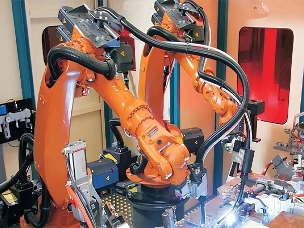 焊接機(jī)器人多少錢一臺(tái)？