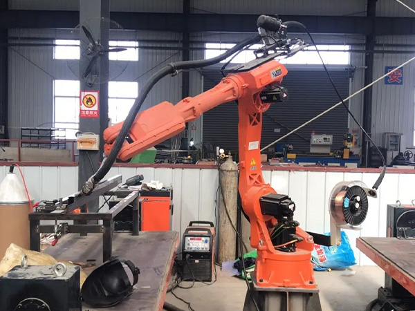 使用焊接機(jī)器人的時(shí)候需要注意哪幾點(diǎn)?